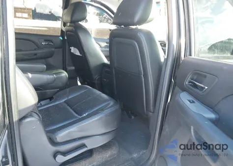 2010 Chevrolet Suburban 1500 Lt1 z USA, uszkodzony, nr VIN 1GNUKJE35AR152154